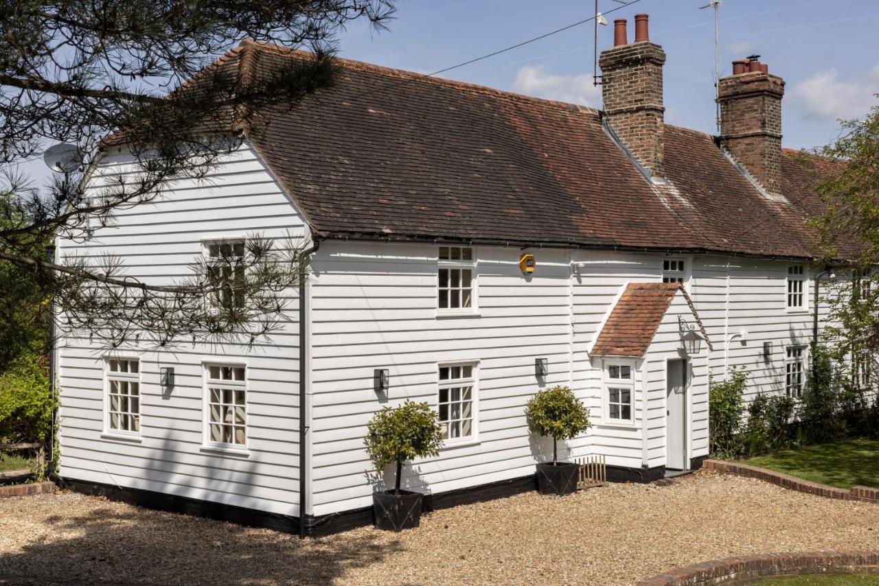 Cosy Cottage With Beautiful Garden, Hottub & Sauna Marden  Exterior photo