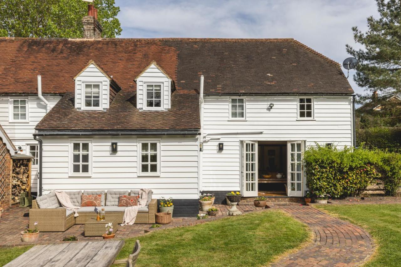 Cosy Cottage With Beautiful Garden, Hottub & Sauna Marden  Exterior photo