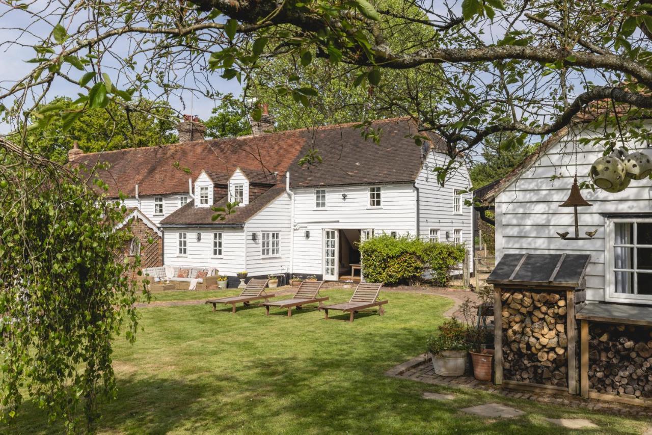 Cosy Cottage With Beautiful Garden, Hottub & Sauna Marden  Exterior photo
